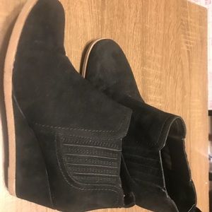 dv8 bria wedge bootie